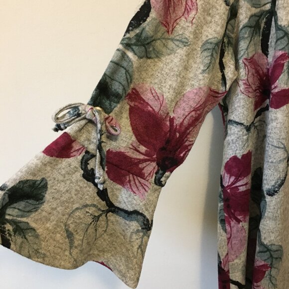 Canadian Clientele Bell Sleeve and Lace and Grommet Floral Sweater - Picture 5 of 16